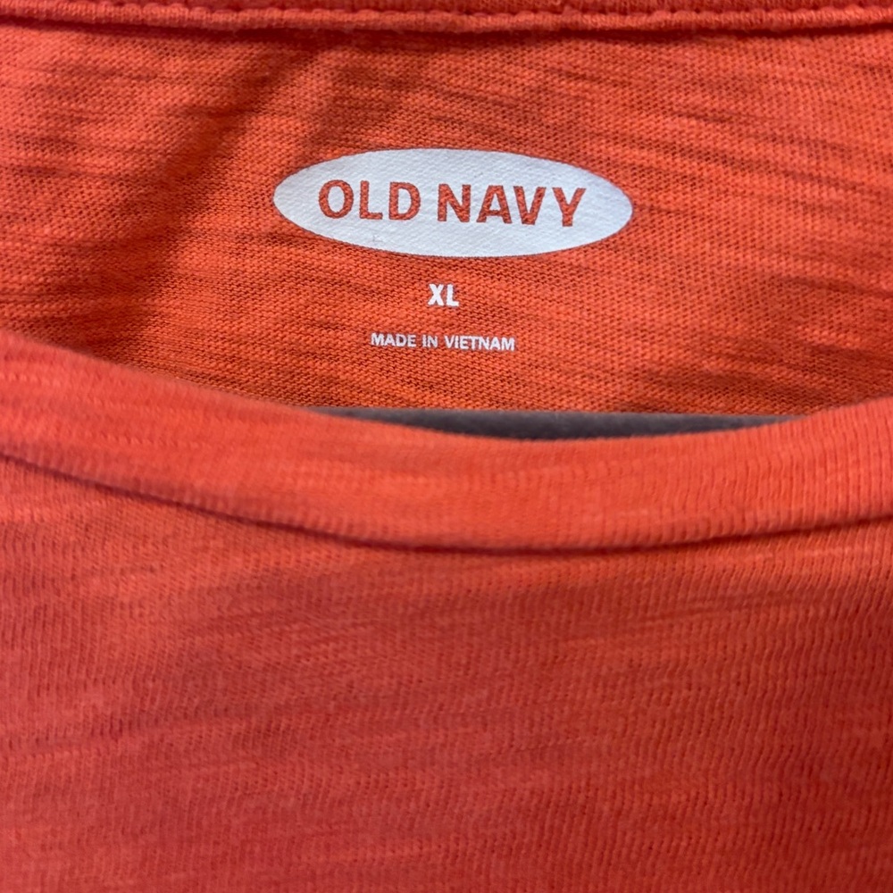 Old Navy Coral T-Shirt w Toucan Pocket - Picture 3 of 4
